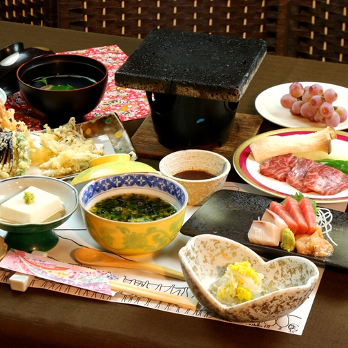 【2食付】富士山・精進湖の絶景と甲州牛など地元の食材を使った料理でゆったりと休日をお過ごしください